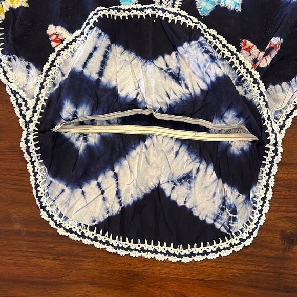 Blue White Tie Dye Embroidery Hem Bat Wing Top Blouse Women’s Medium - Picture 3 of 6